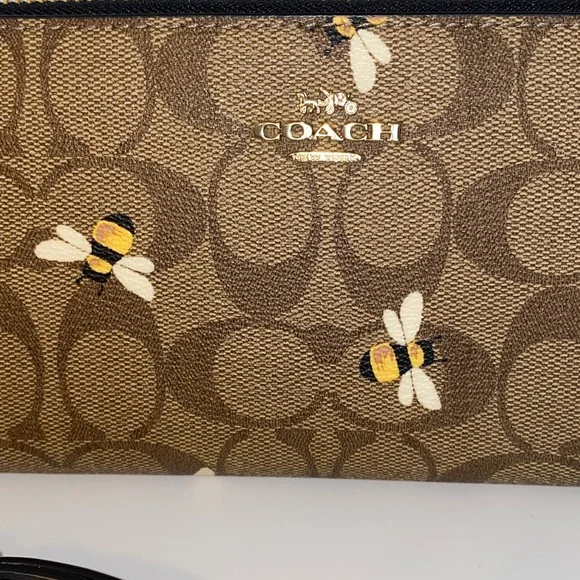 Coach Logo with Bee Print Wristlet Zip Around Accordion Style Wallet Like New - Picture 2 of 12
